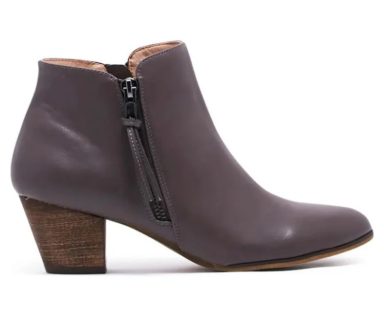 Dress|Pumps & Heels>Chelsea Crew Women's Logan Heeled Booties