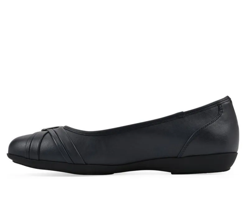 Flats>Cliffs by White Mountain Women's Calming Flats