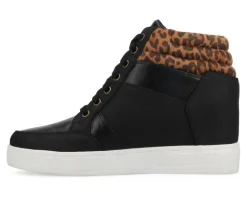 Fashion & Lifestyle|Athletics & Sneakers><noscript><img width=