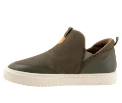 High Top><noscript><img width=