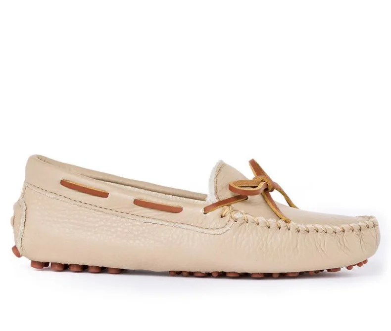 Boat Shoes & Slip-Ons>Minnetonka Women's Classic Driver Casual Shoes