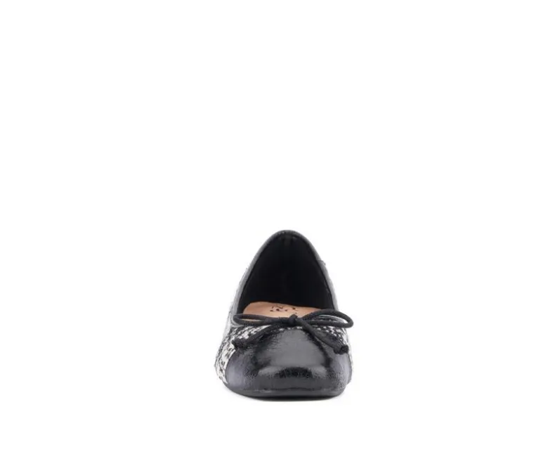 Flats>New York and Company Women's Patricia Flats