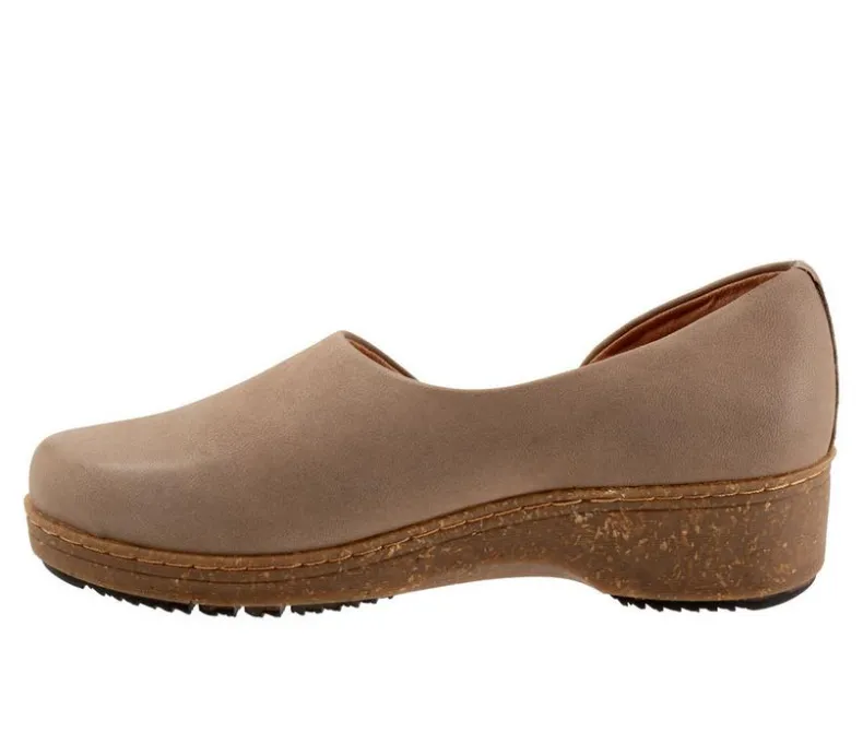 Boat Shoes & Slip-Ons>Softwalk Women's Addie Low Wedge Casual Shoes