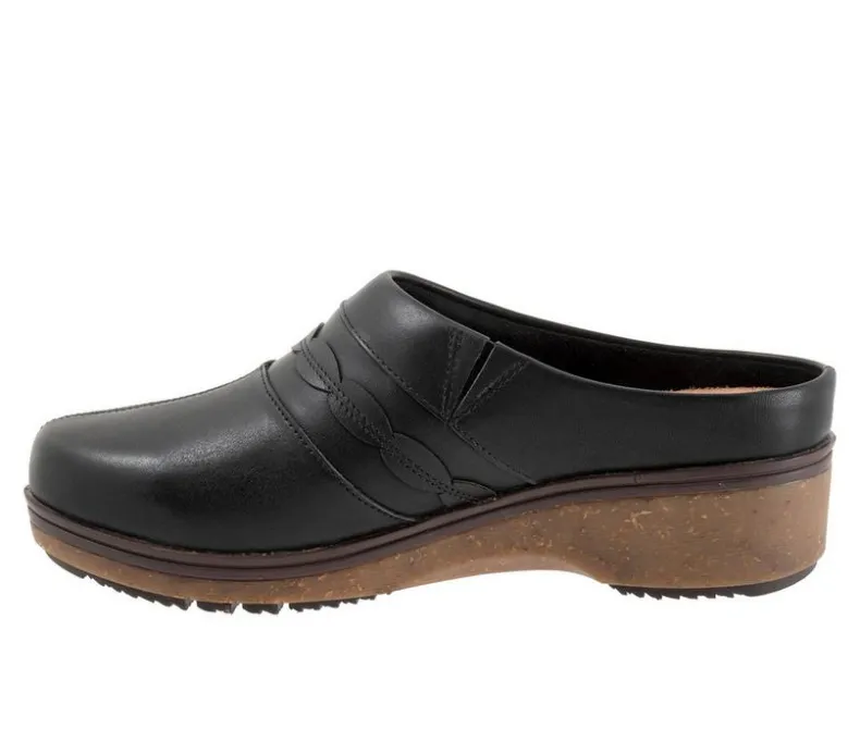 Clogs & Mules>Softwalk Women's Amber 3.0 Clogs