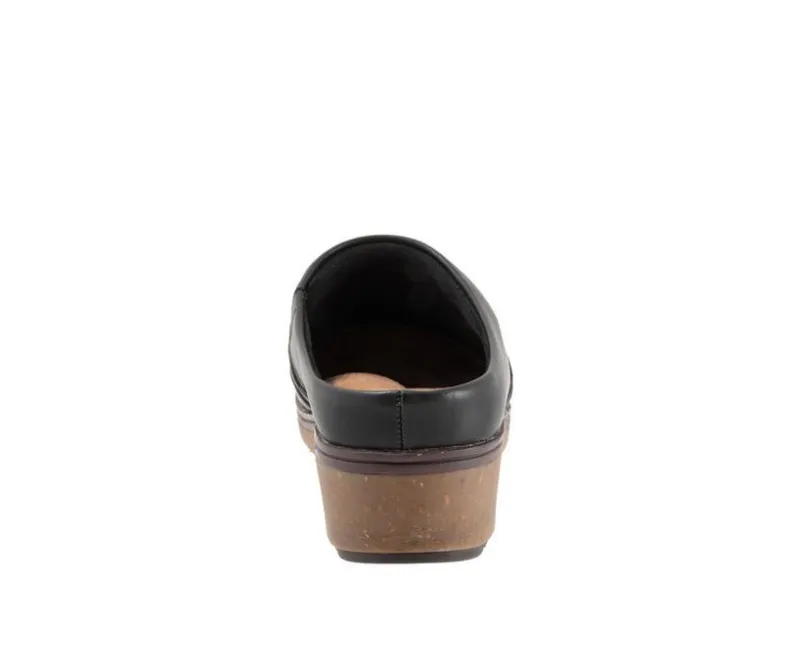 Clogs & Mules>Softwalk Women's Amber 3.0 Clogs