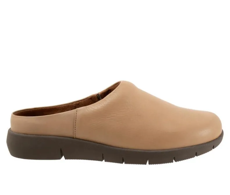 Clogs & Mules>Softwalk Women's Andria Clogs