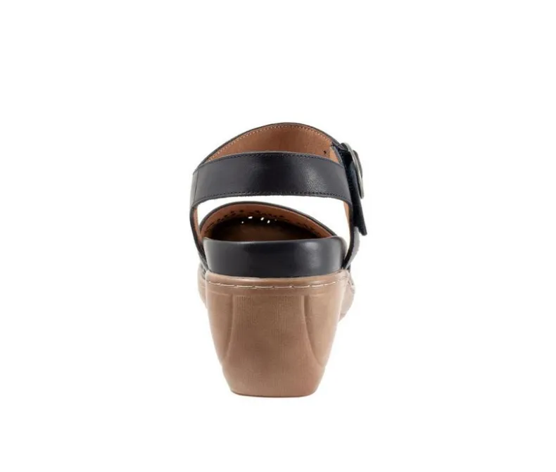 Clogs & Mules>Softwalk Women's Mabelle Perf Clogs