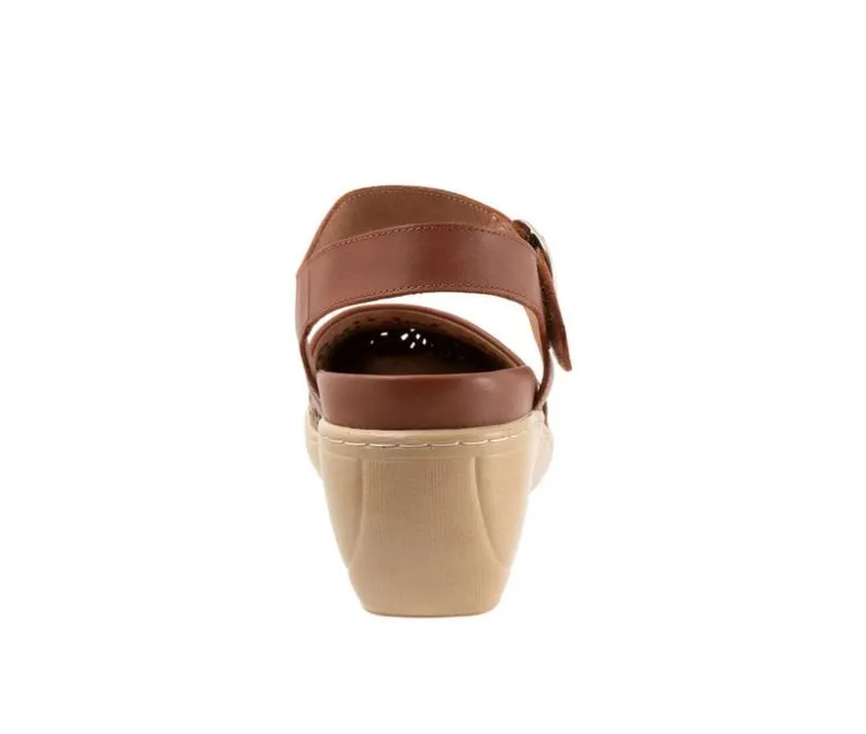 Clogs & Mules>Softwalk Women's Mabelle Perf Clogs