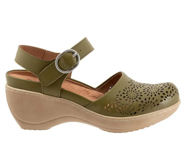 Clogs & Mules>Softwalk Women's Mabelle Perf Clogs