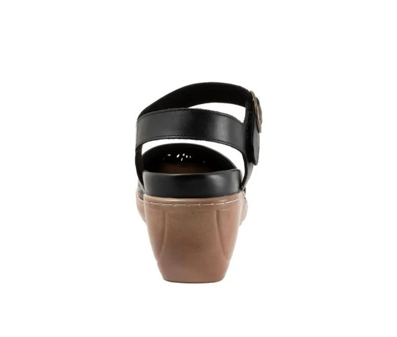 Clogs & Mules>Softwalk Women's Mabelle Perf Clogs