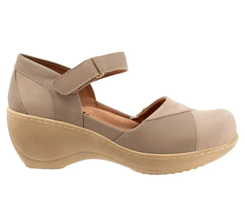 Clogs & Mules>Softwalk Women's Miri Heeled Clogs