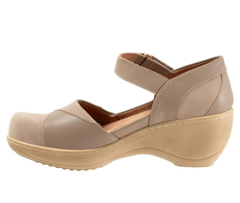 Clogs & Mules>Softwalk Women's Miri Heeled Clogs