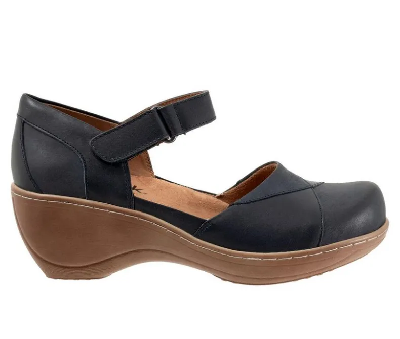 Clogs & Mules>Softwalk Women's Miri Heeled Clogs