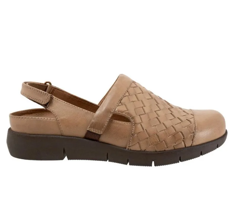 Clogs & Mules>Softwalk Women's Salina Woven II Clog