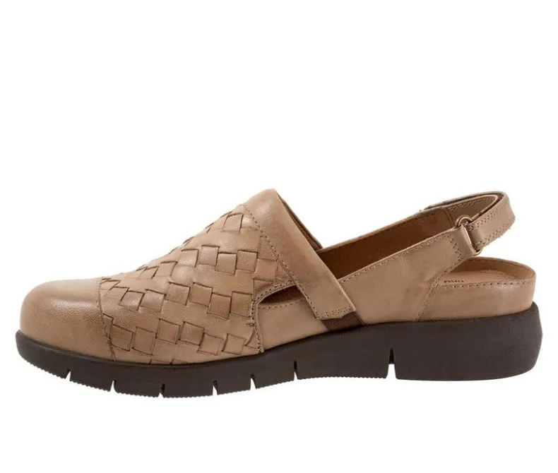 Clogs & Mules>Softwalk Women's Salina Woven II Clog