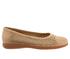 Flats>Trotters Women's Delmara Perf Flats