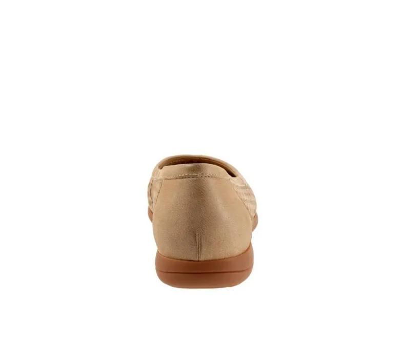 Flats>Trotters Women's Delmara Perf Flats