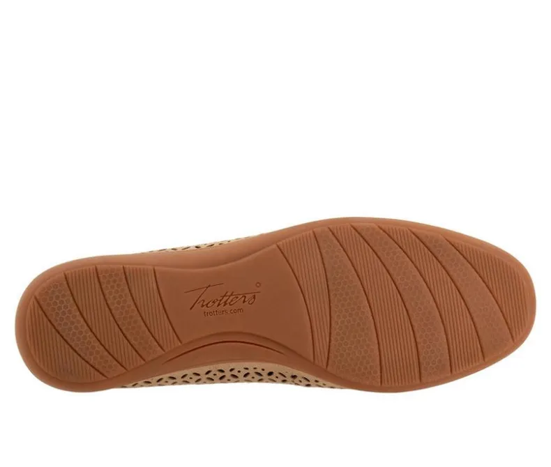Flats>Trotters Women's Delmara Perf Flats