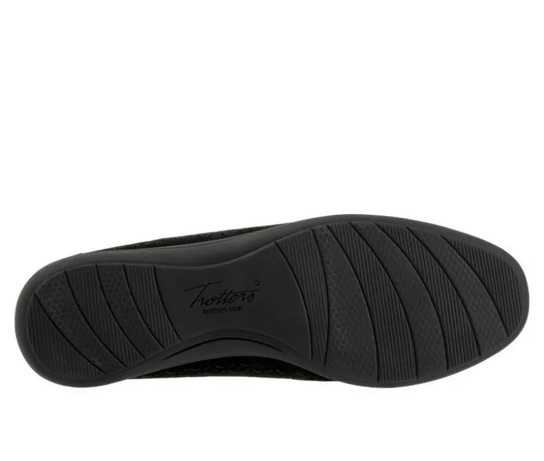 Flats>Trotters Women's Delmara Perf Flats