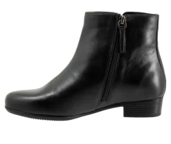 Boots & Booties><noscript><img width=