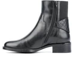 Boots & Booties><noscript><img width=